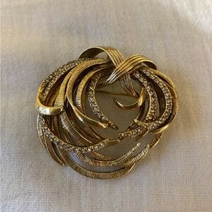 Monet Signed‎ Vintage Gold Brooch with Rhinestones